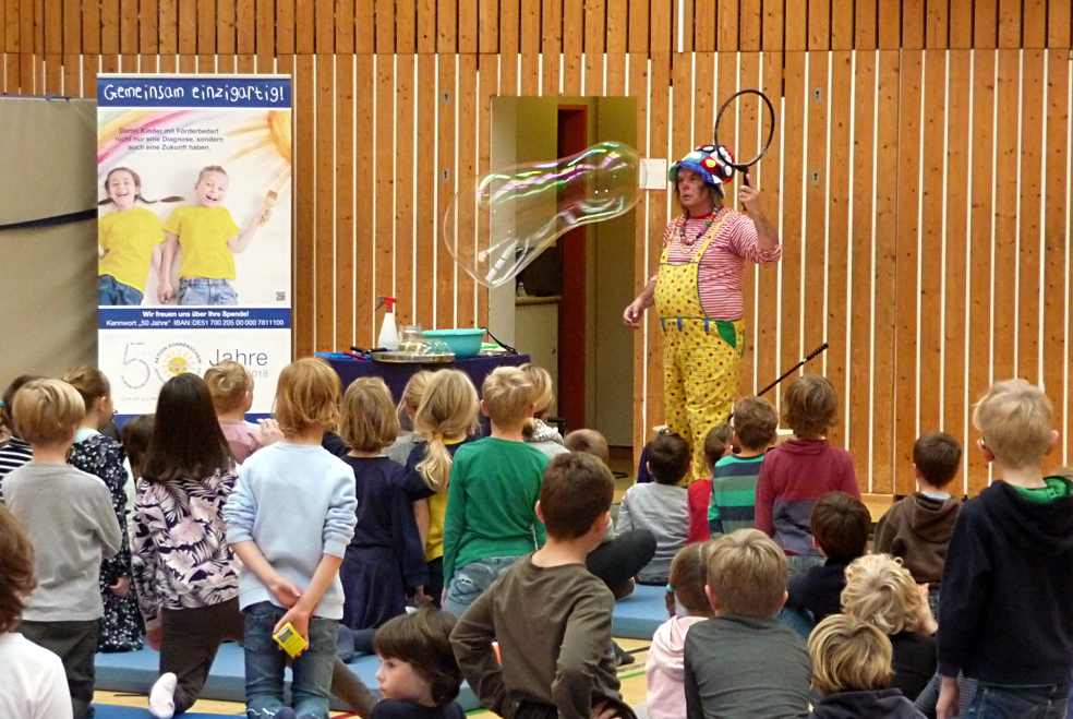 Stiftung Antenne Bayern hilft der Aktion Sonnenschein Zwergerl Magazin