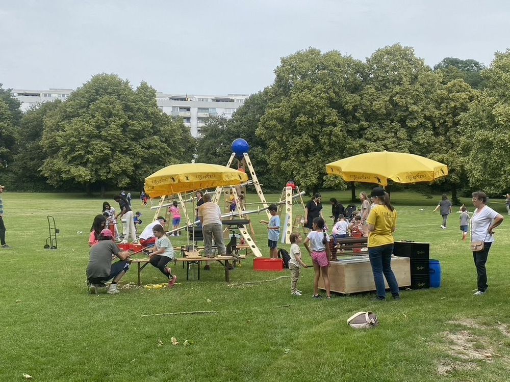 Spielbrunnen für Kinder: Ein mobiler Brunnen lädt zum Spielen und Abkühlen ein