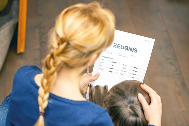 Wenn die Kinder mit dem Zeugnis nach Hause kommen