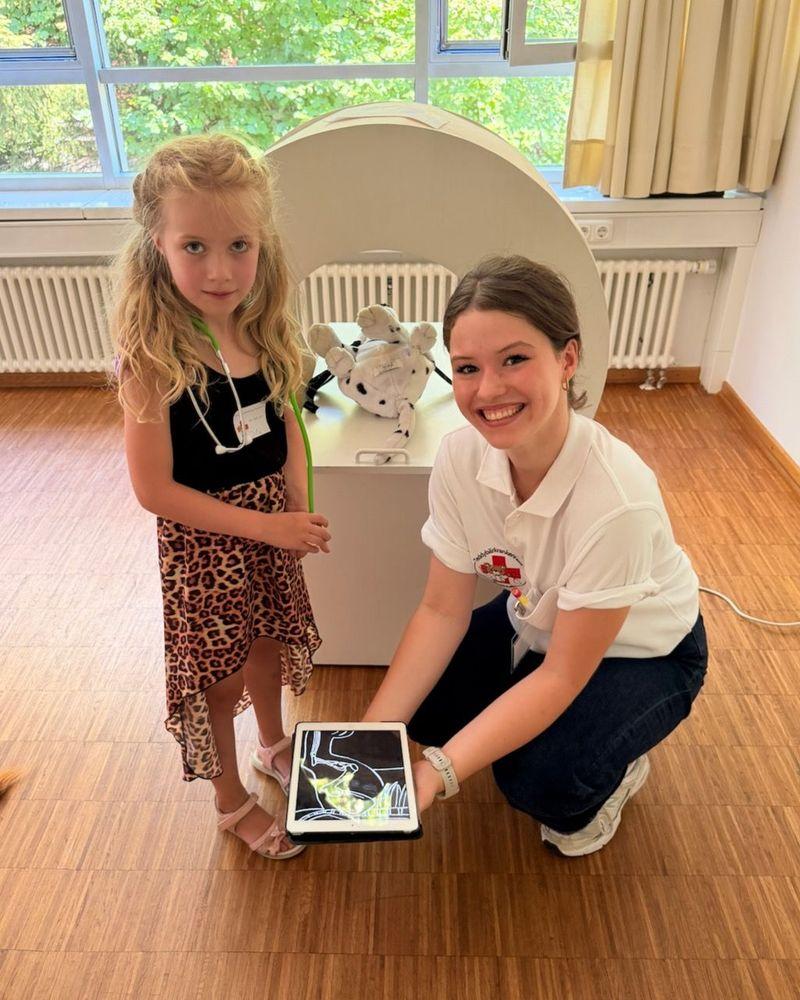 Zehn Jahre Teddybärkrankenhaus Rosenheim: Wenn der Teddy zum Röntgen muss – Bild 2 von 8