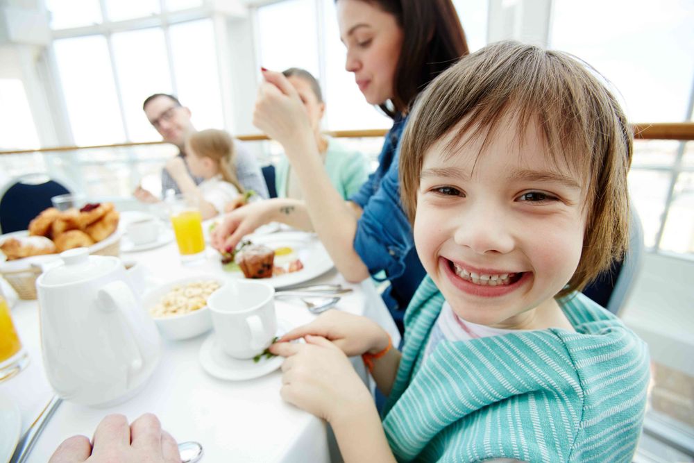 Essen zur falschen Zeit? So wirkt sich spätes Essen auf die Gesundheit aus