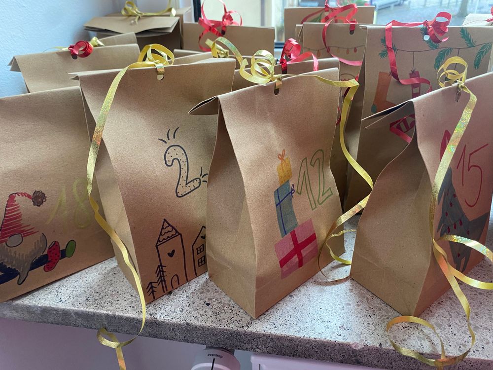 Selbstgebastelter Adventskalender - das kann rein