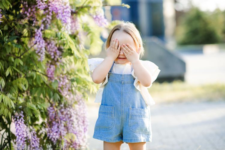 Pollenalarm: Heuschnupfen bei Kindern