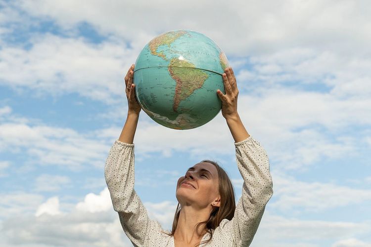 Umfrage zum Internationalen Frauentag 2025 - Wie steht es um die Gleichberechtigung in Deutschland?