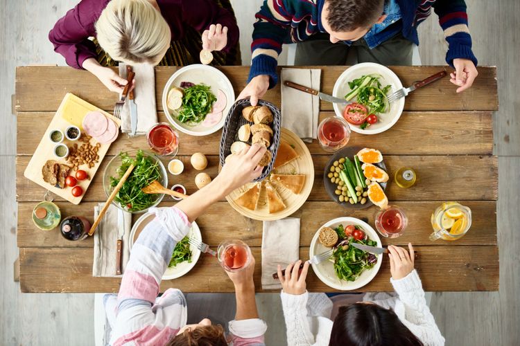 Brunch in der Schwangerschaft: Was ist bei Frischkäse und Brotaufstrichen wichtig?