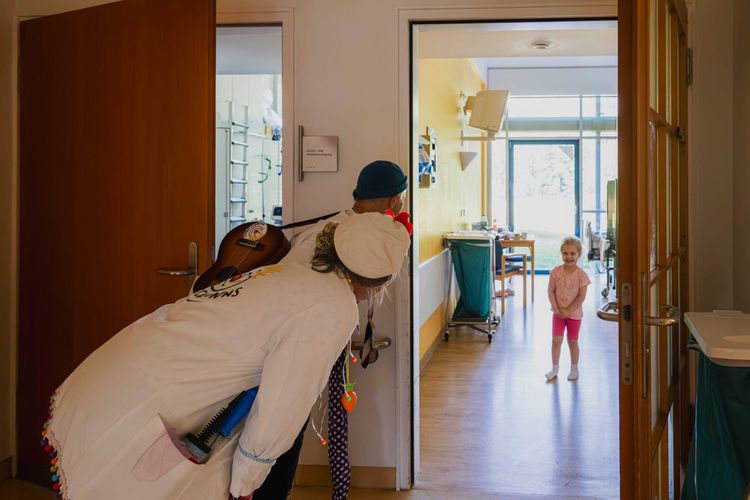 KlinikClowns erleichtern Kinder Krankenhausaufenthalte maßgeblich